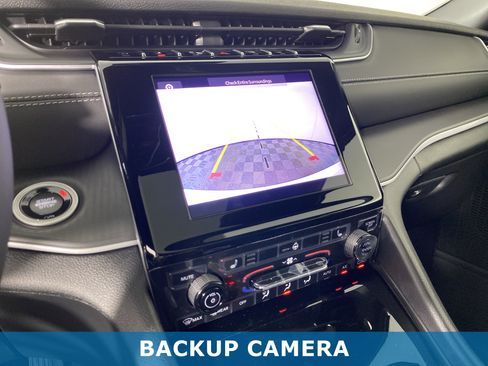 New 2025 Jeep Grand Cherokee Altitude image 4