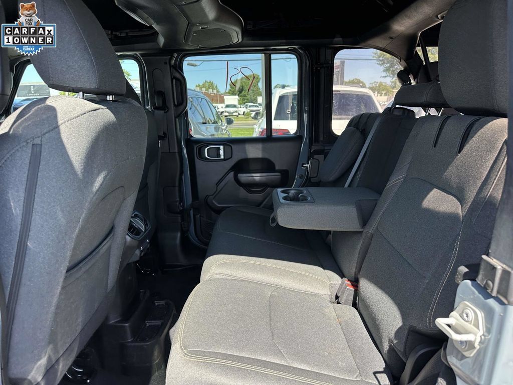 Used 2024 Jeep Wrangler Unlimited w/ Convenience Group AWD/4WD image 10