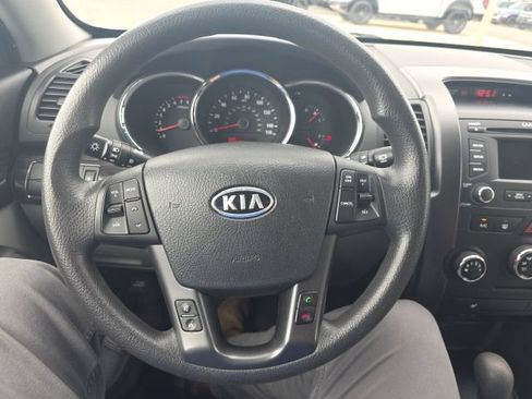 Used 2013 Kia Sorento LX w/ Convenience Pkg FWD image 14