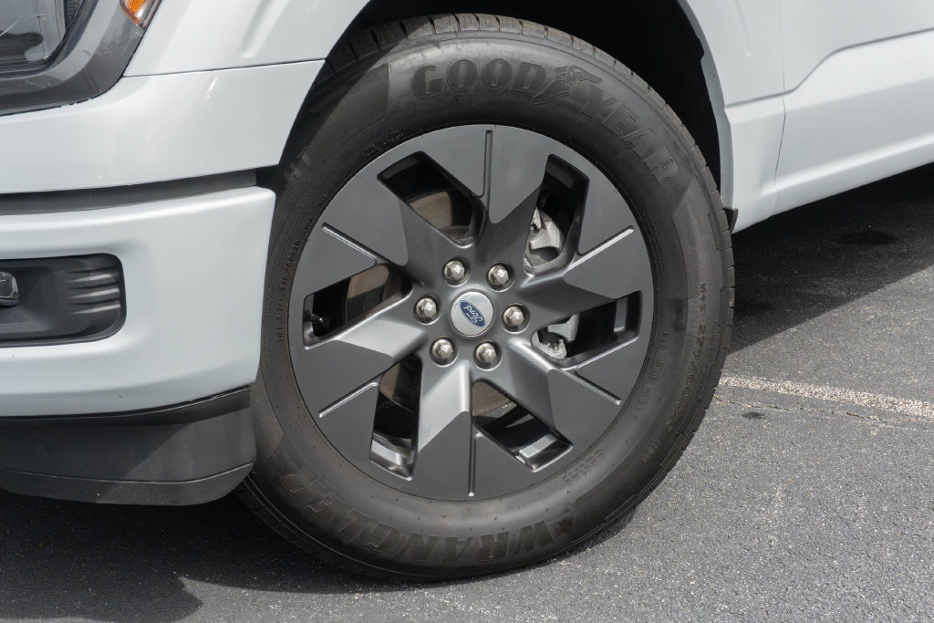 Used 2025 Ford F150 STX w/ Equipment Group 200A RWD image 2