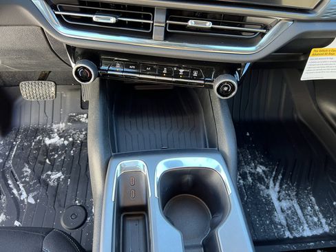 New 2026 Chevrolet Equinox EV LT image 8