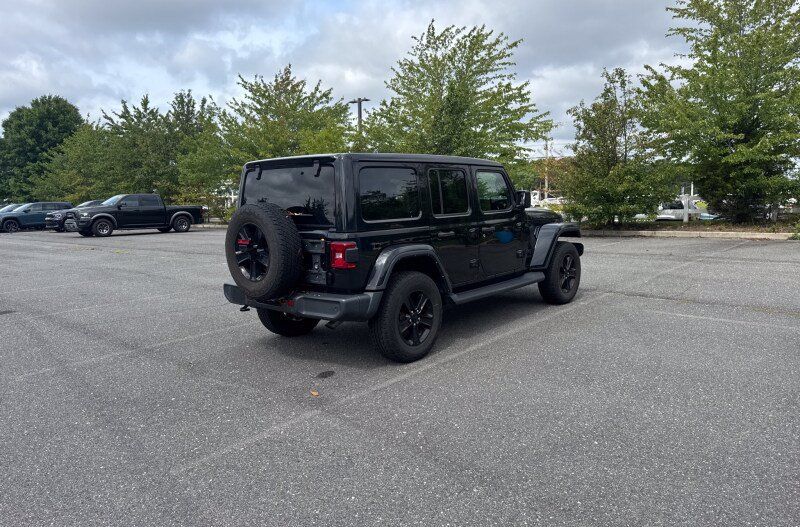 Used 2022 Jeep Wrangler Unlimited Sahara AWD/4WD image 3