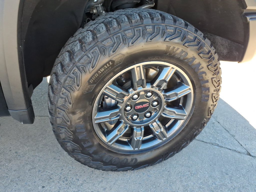 Used 2025 GMC Sierra 1500 AT4X AWD/4WD image 9