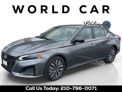 Used 2025 Nissan Altima 2.5 SV FWD image 7