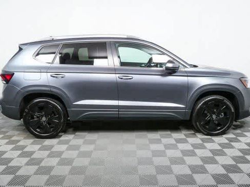Certified 2025 Volkswagen Taos SE w/ Black Wheel Package FWD image 24