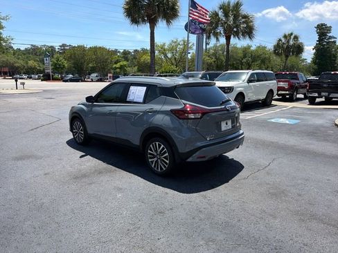 Used 2021 Nissan Kicks SV FWD image 6