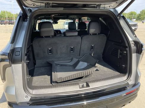 Used 2024 Chevrolet Traverse RS w/ LPO, Floor Liner Package AWD/4WD image 23