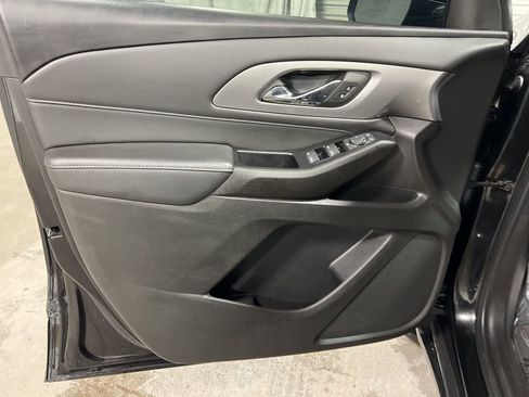 Used 2023 Chevrolet Traverse LT image 22