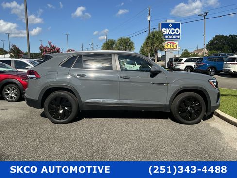 Used 2025 Volkswagen Atlas Cross Sport SE AWD/4WD image 6