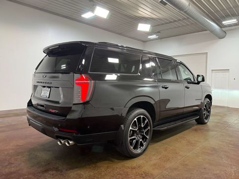 Used 2025 Chevrolet Suburban RST w/ Comfort Package AWD/4WD image 34