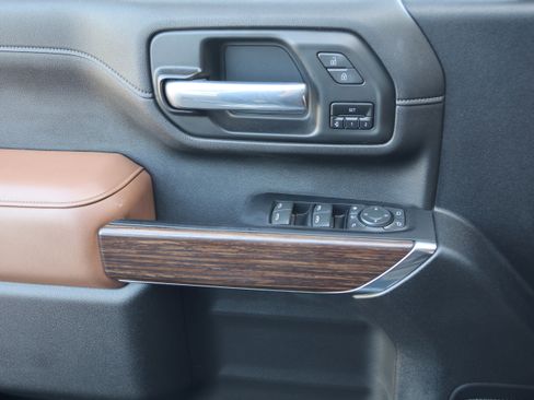 Used 2023 Chevrolet Silverado 2500 High Country w/ Z71 Off-Road Package image 12