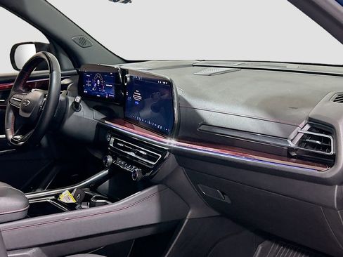 Used 2024 Chevrolet Traverse RS w/ LPO, Floor Liner Package FWD image 28
