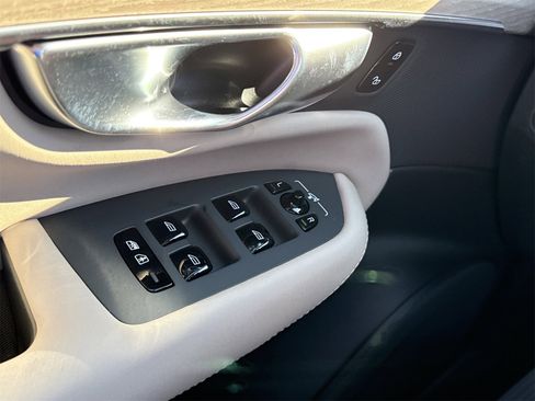 New 2026 Volvo XC90 B6 Plus w/ Protection Package Premier image 20