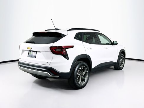 Used 2025 Chevrolet Trax LT w/ LT Convenience Package FWD image 9
