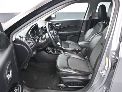 Used 2018 Jeep Compass Latitude w/ Popular Equipment Group image 11