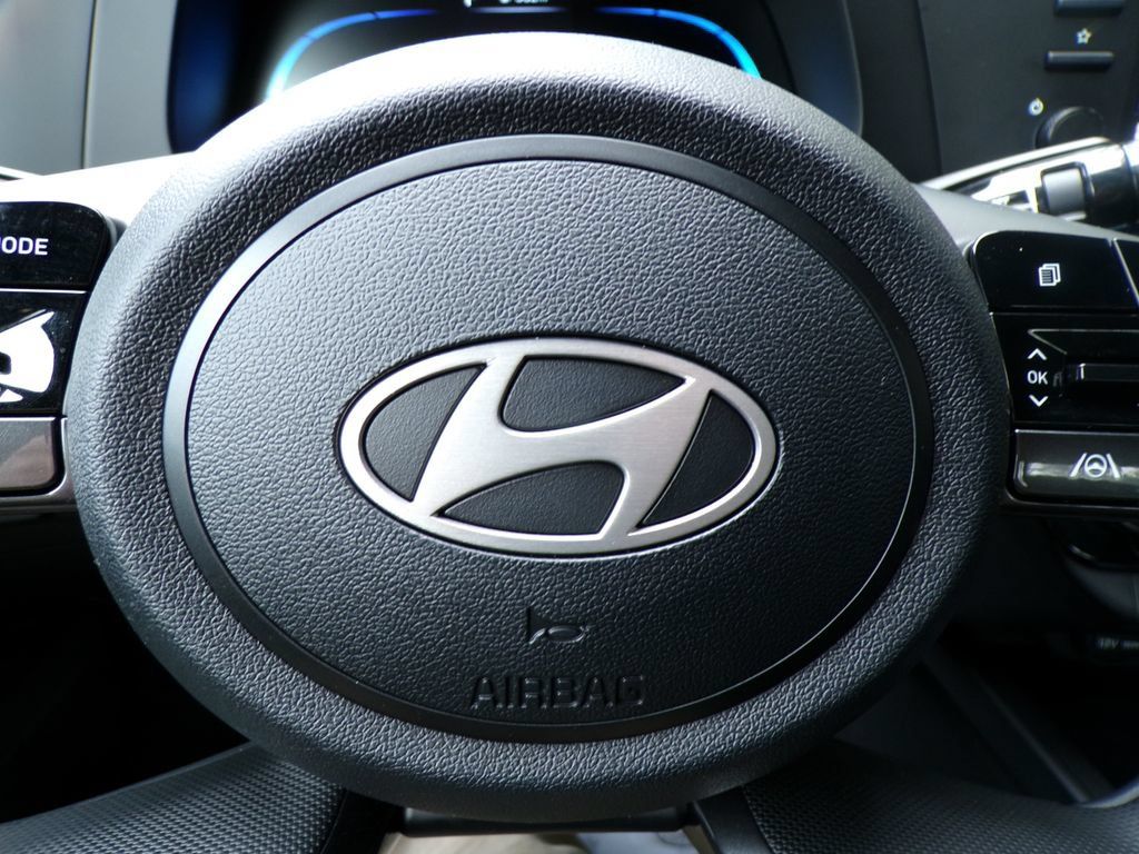 Certified 2026 Hyundai Elantra SEL Sport Premium FWD image 32