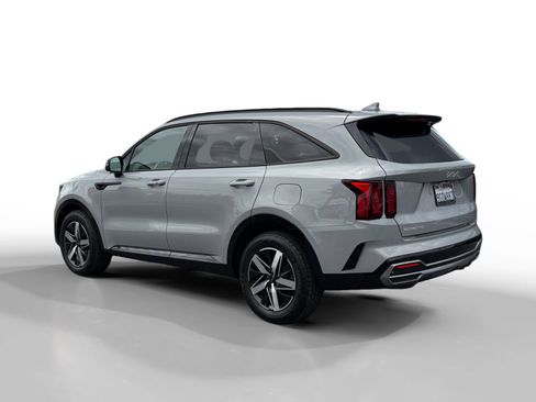 Used 2023 Kia Sorento EX w/ Panoramic Sunroof Package image 3