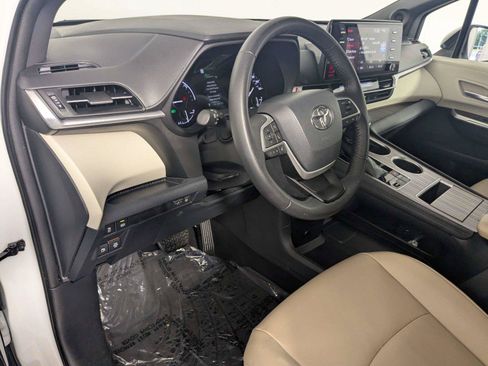 Used 2021 Toyota Sienna XLE w/ XLE Plus Package FWD image 13