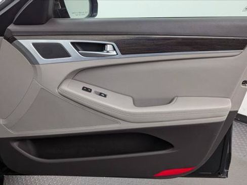 Used 2020 Genesis G80 3.8 RWD image 18