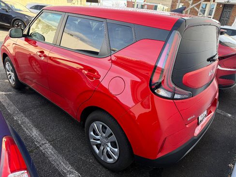 Used 2025 Kia Soul LX image 4