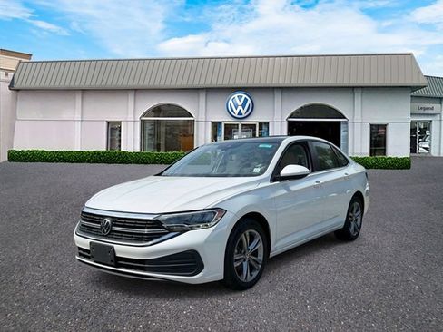 Used 2023 Volkswagen Jetta SE FWD image 1
