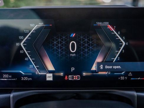 Used 2023 BMW 230i Coupe w/ M Sport Package image 9