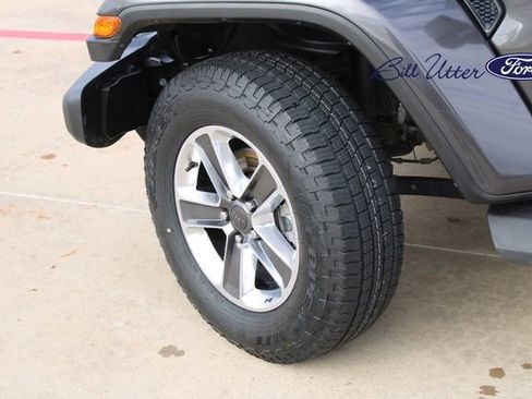 Used 2022 Jeep Wrangler Unlimited Sahara image 9