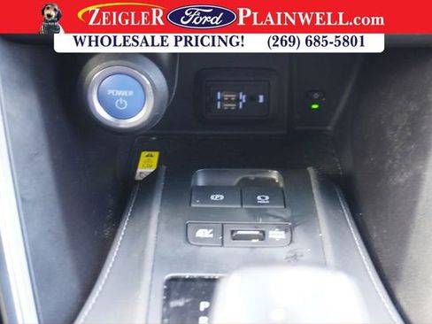 Used 2022 Toyota Venza LE image 21