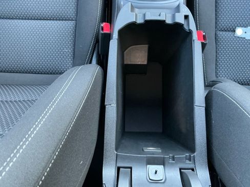 Used 2024 GMC Terrain SLE image 22