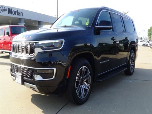 Used 2024 Jeep Wagoneer L Series II w/ Flexible Seating Group image 2