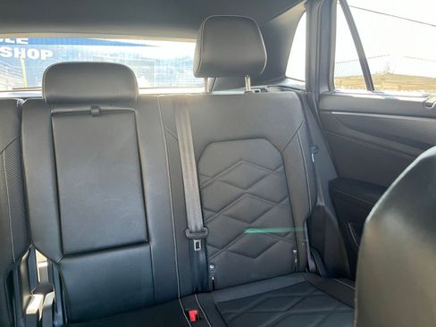 Used 2025 Volkswagen Atlas Cross Sport SE image 40