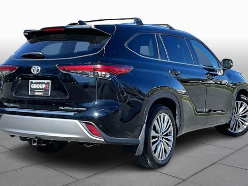 Used 2023 Toyota Highlander Platinum image 13