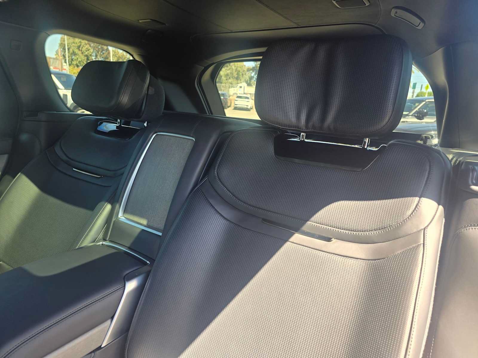 New 2026 Land Rover Range Rover SV AWD/4WD image 19