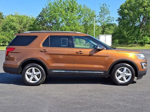 Used 2017 Ford Explorer XLT AWD/4WD image 10