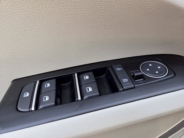 Used 2025 Kia Soul LX w/ LX Technology Package FWD image 37