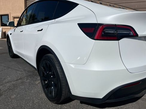 Used 2022 Tesla Model Y Long Range AWD/4WD image 23