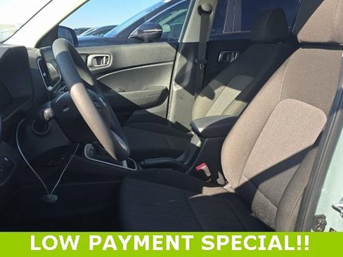Certified 2025 Hyundai Venue SE image 5