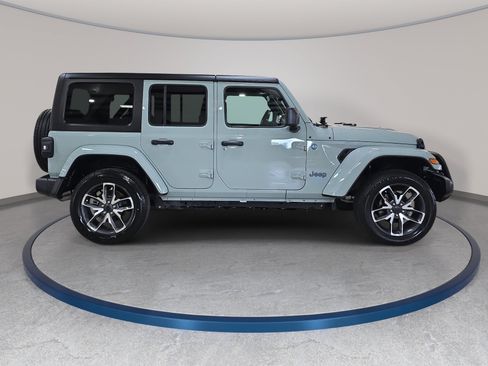 Used 2024 Jeep Wrangler Unlimited w/ Convenience Group AWD/4WD image 5