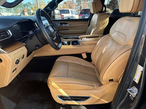 Used 2022 Jeep Grand Wagoneer Series III image 3