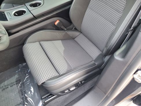 Used 2025 Porsche Taycan image 20