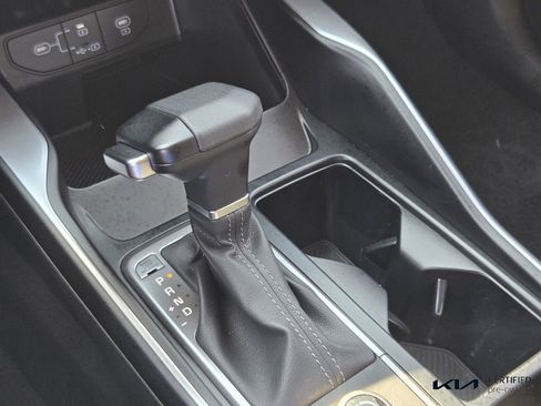 Certified 2025 Kia Sorento LX image 25