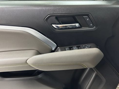 Used 2024 Chevrolet Colorado ZR2 w/ Technology Package AWD/4WD image 16