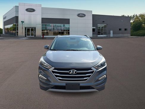Used 2018 Hyundai Tucson Value AWD/4WD image 3