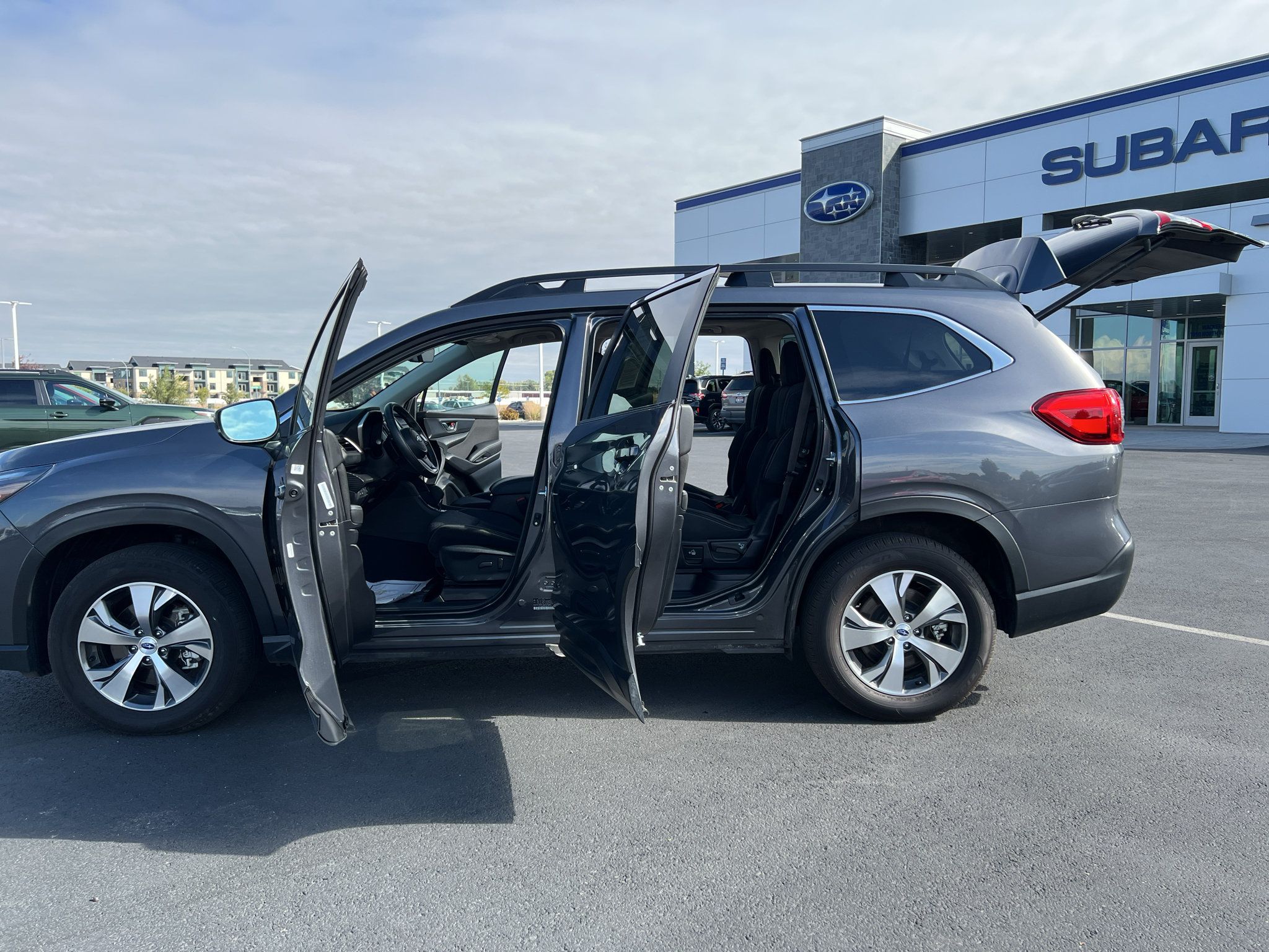 Certified 2025 Subaru Ascent Premium AWD/4WD image 2