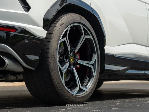 Used 2021 Lamborghini Urus image 10