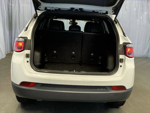 Certified 2024 Jeep Compass Latitude image 32