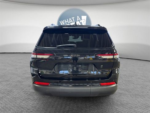 Used 2023 Jeep Grand Cherokee L Laredo image 5
