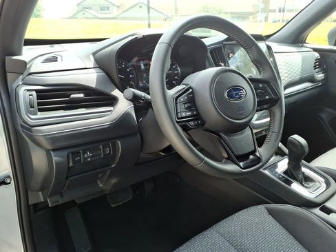 Used 2025 Subaru Forester Premium AWD/4WD image 14