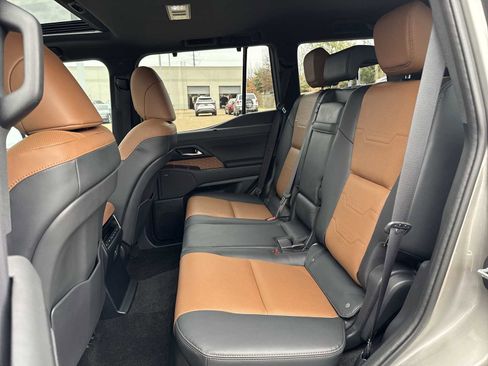 Used 2024 Lexus GX 550 image 18