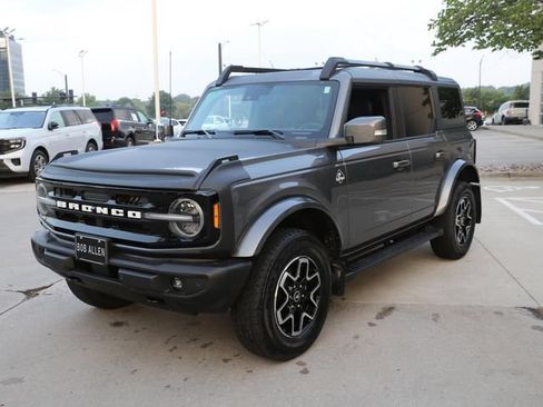 Used 2023 Ford Bronco Outer Banks AWD/4WD image 3